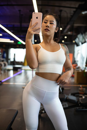 我有一面阴阳镜